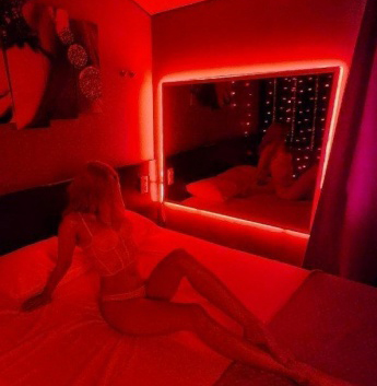 Я настоящая профессионалка в своем деле, опыт и фантазия позволяют мне угодить каждому мужчине. Я знаю, как сделать тебя счастливым: страстный секс, массаж, стриптиз, ролевые игры - все это и многое другое в моем арсенале. Мои услуги великолепны и безупречны. Просмотри фото, и ты поймешь, что ты не можешь отказать себе в удовольствии провести время со мной. Люблю дарить радость и получать удовольствие 🌟 Положительные отзывы подтверждают мою сексуальность и чувственность. Жду тебя в Москве! Целую тебя 💋 7838, 23 года