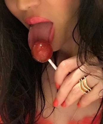 Сама Москва делает нашу встречу незабываемой и я умею заводить по-настоящему. Мои услуги наполнены страстью и нежностью, я готова подарить тебе настоящее удовольствие. Великолепный секс, массаж, фантазии, фото и твои самые сокровенные желания – все это входит в мое меню. У меня всегда есть время и место для тебя, ведь я знаю, как встретиться и где провести время. Мои клиенты остаются очарованными и возвращаются снова и снова. Позвони мне и мы создадим неповторимую атмосферу нашей встречи. Жду тебя с нетерпением. 💋 8133, 24 года